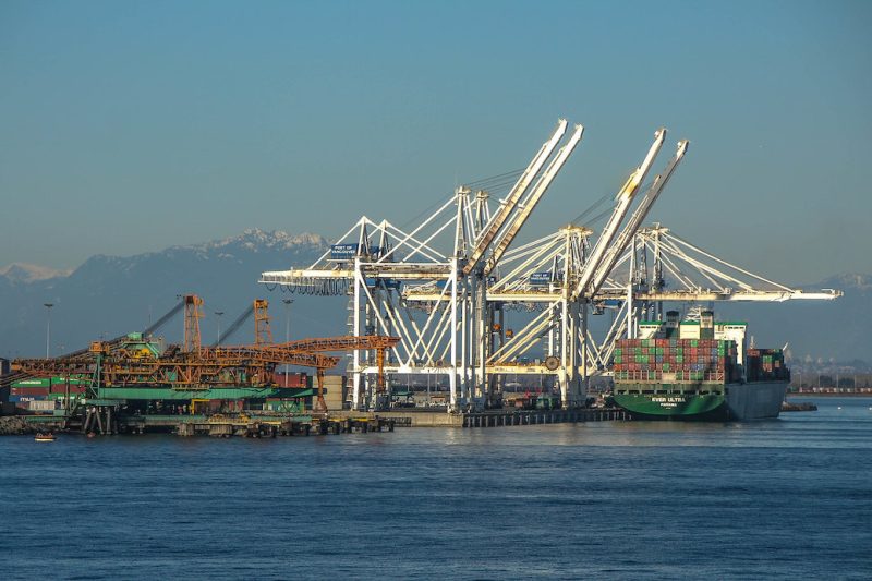A container ship beside several large cranes